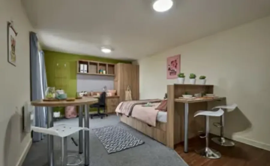 1724763097644-selly oak birmingham 3.png